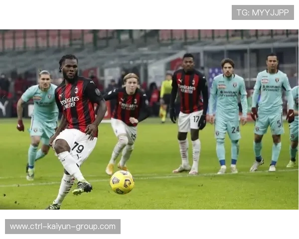 成都中场核心合同细节流出，引发球迷围观讨论