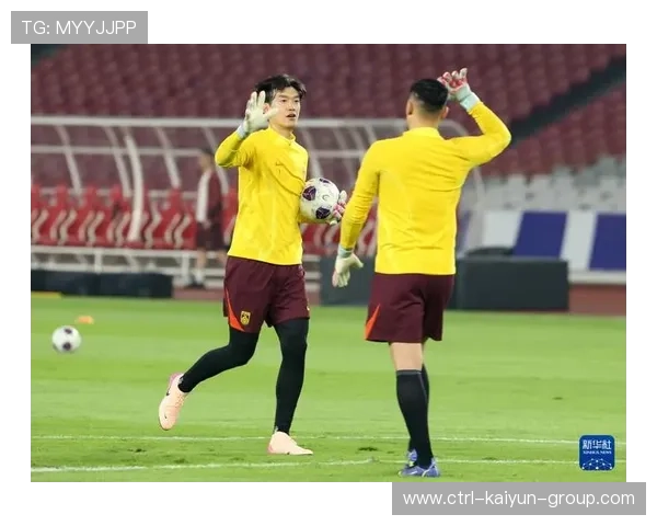 球星在训练中进行“体能+传球”复合训练，以适应世界杯节奏